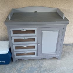 Dresser/changing table 