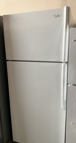 Whirlpool Apartment Referigerator with Freezer Top Mount With Ice Maker