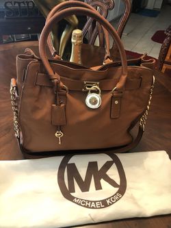 Authentic perfect condition Lg Michael Kors bag wth original book and dust bag
