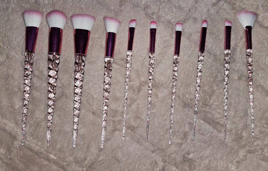 10 Make Up Brushes 