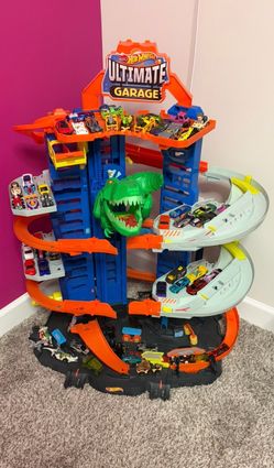 Hot Wheels Robo T-Rex Ultimate Garage Playset (no cars included)