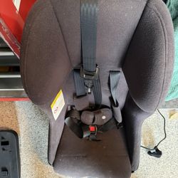 Clek Foonf Car Seat With Rear Facing Adapters