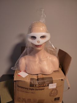 Maniquin Head With Shoulders And Cap