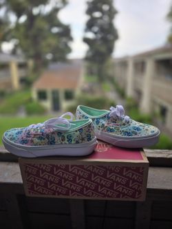 Vans rainbow seahorse pastel Size 2 