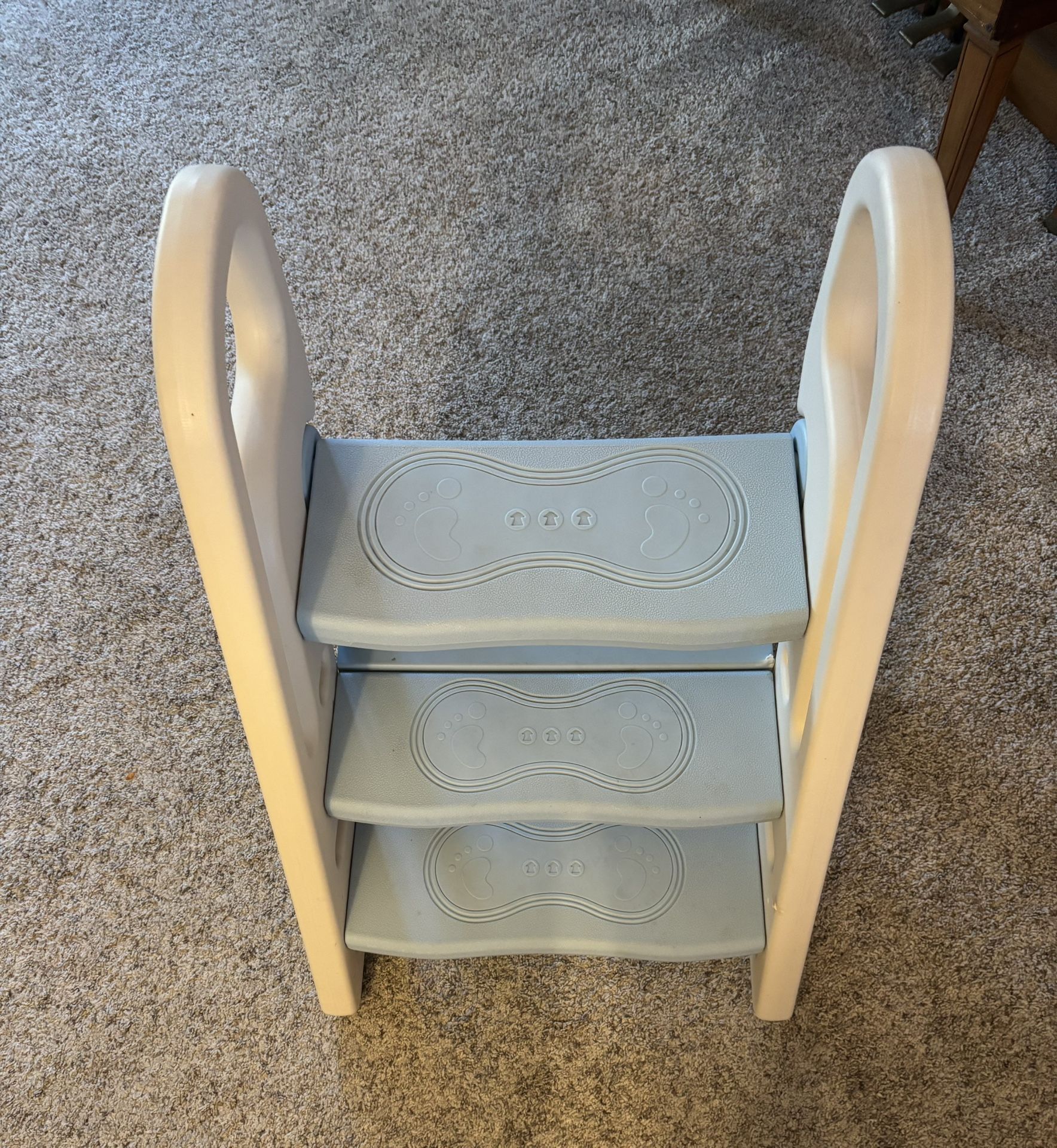 TODDLER STEP STOOL FOR TRAINING