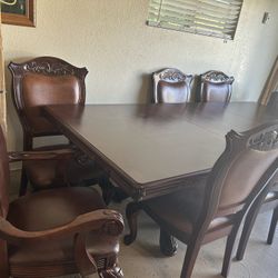  Family Dinner Table 