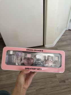 Ariana Grandes Small Perfumes 