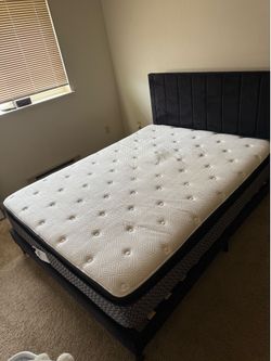Queen Bed – Mattress & Frame – $120