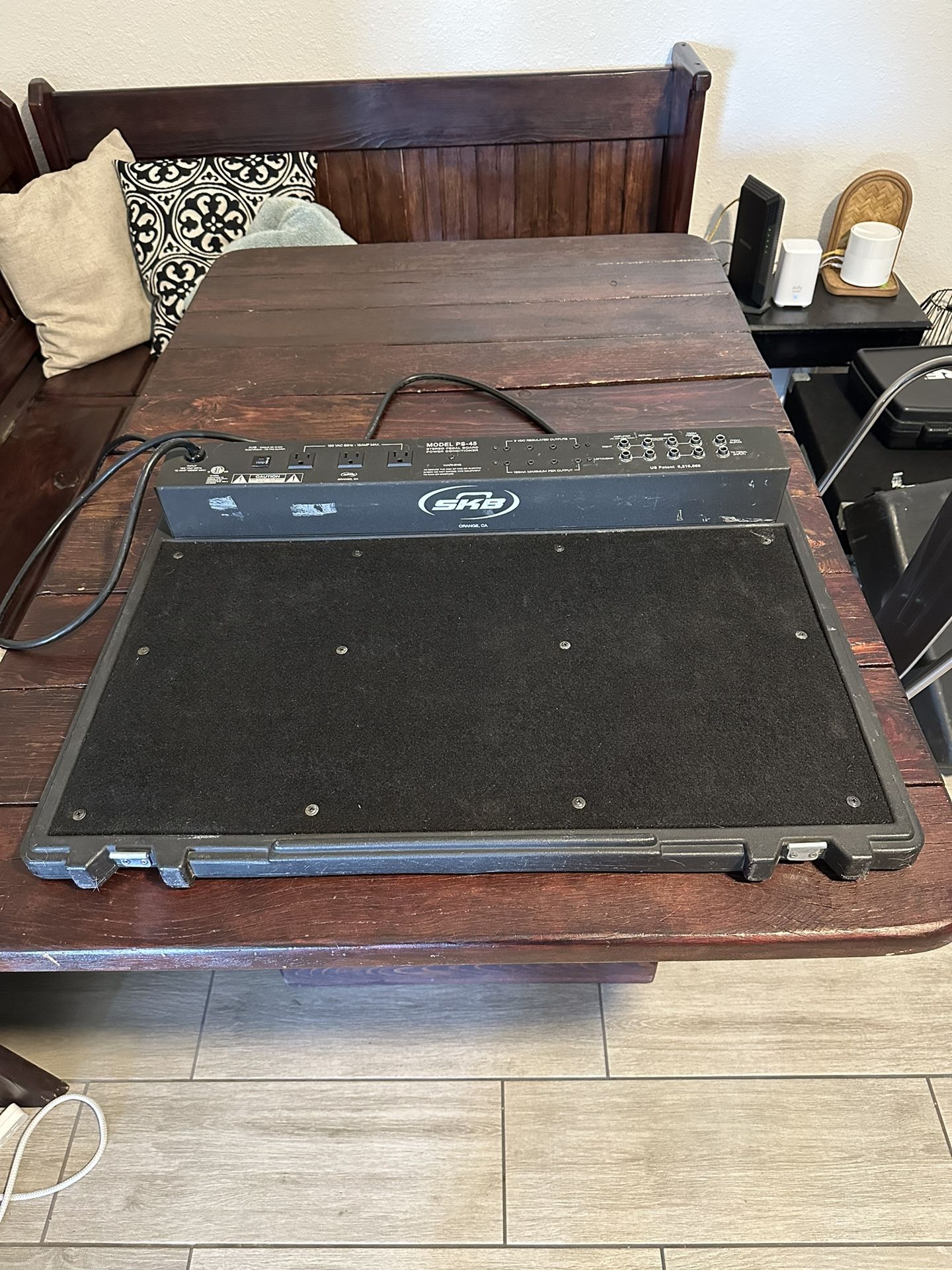 SKB Model PS-45 Stereo Pedal Board Power Conditioner