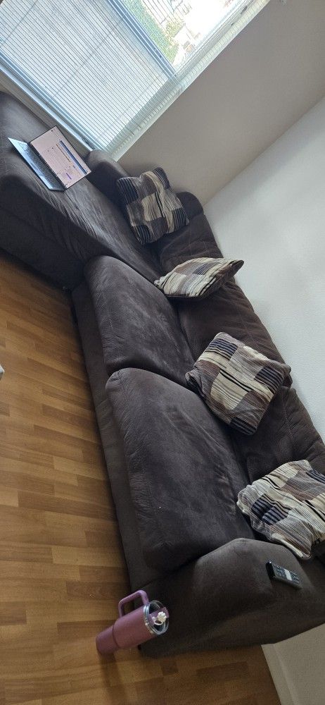 Brown Couch With Pillows