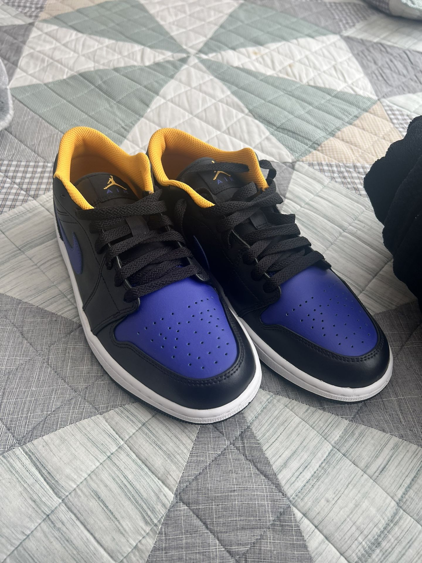 Jordan 1 Low Dark Concord