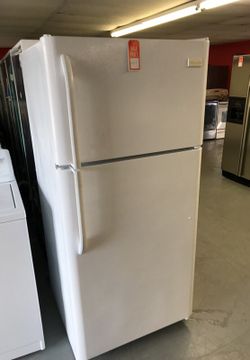 Like new Frigidaire 18 ft.³ top mount refrigerator white one year warranty