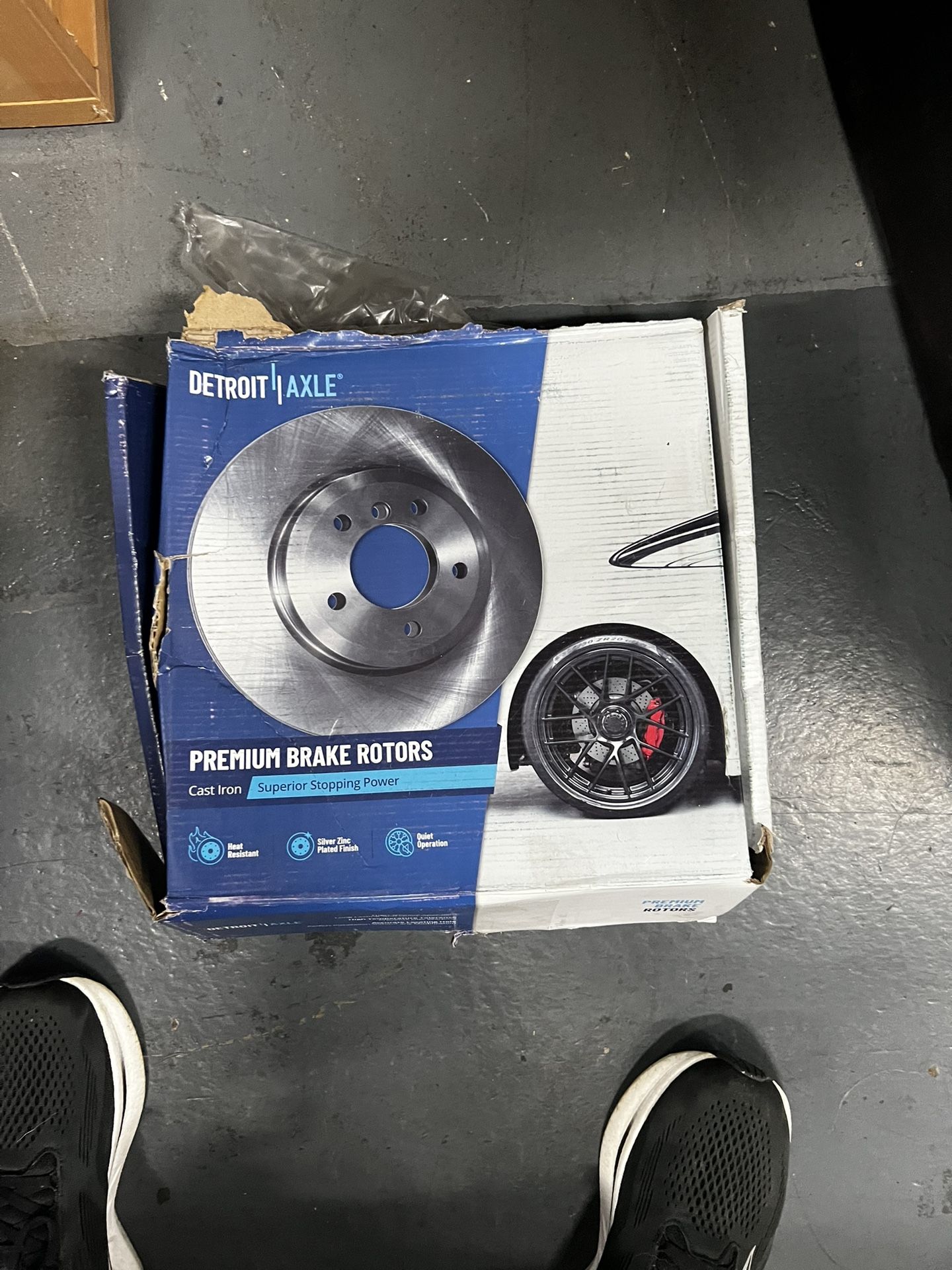 Detroit Axle Brake Pads & Rotors Kit – Brand New