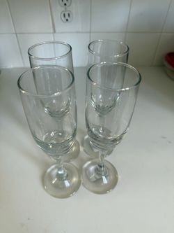 Set of 4 Clear Glass Champagne Flutes