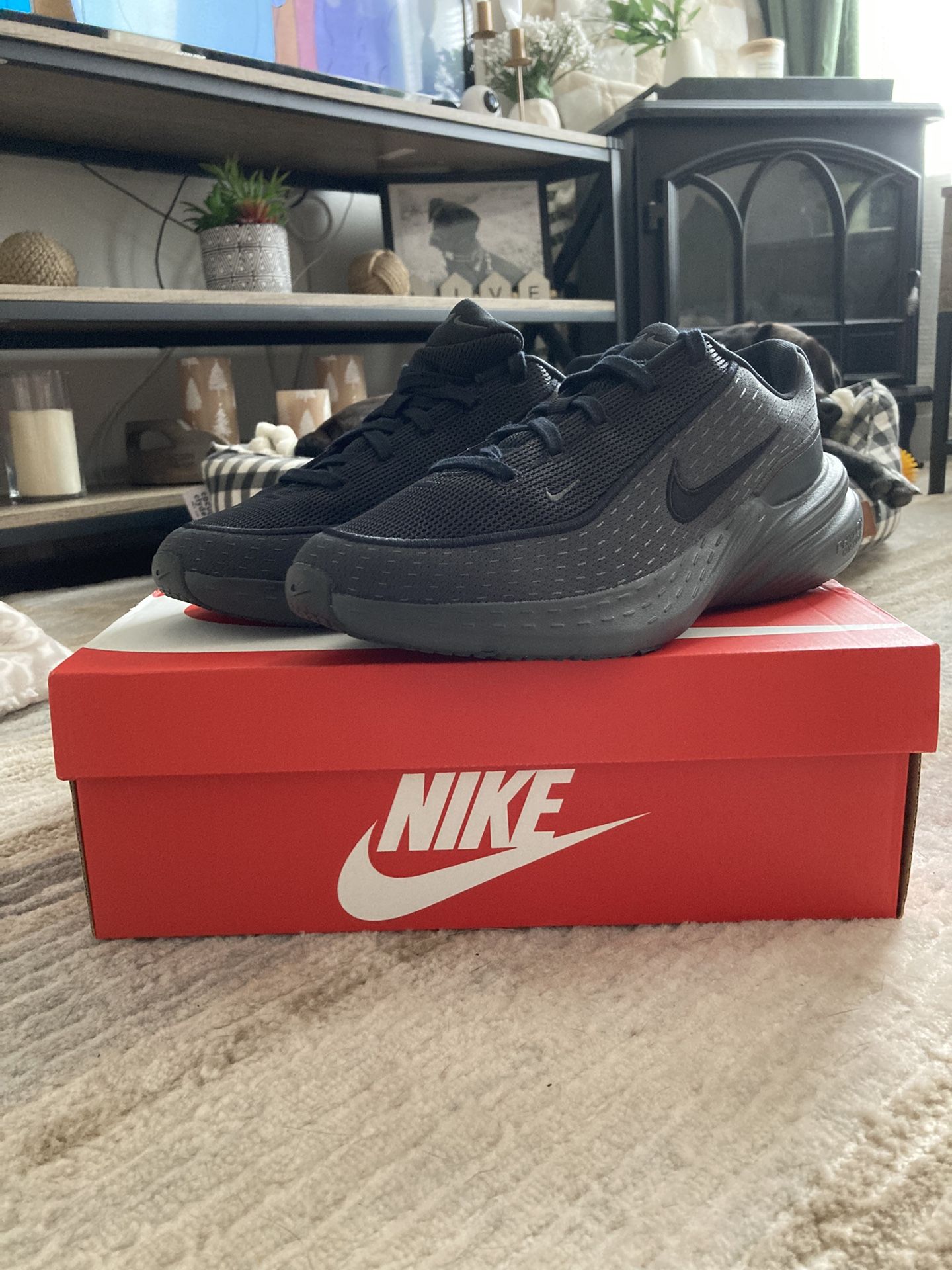 NIKE UPLIFTS SC 9.5