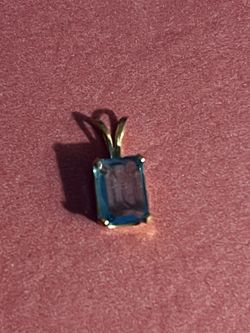3 Carat Blue topaz, 14k Gold Pendant