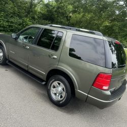 2005 Ford Explorer