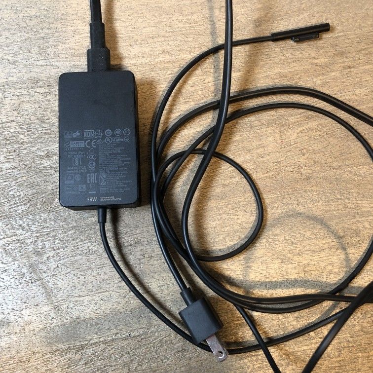 Microsoft Surface 39 W Power Adapter (Model 1963)