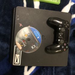 PS4 Slim 1 Tb  3 Controllers An 2 Games