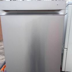 BRAND NEW STAINLESS STEEL HIGH END UNDERCOUNTER DISHWASHER 