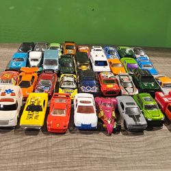 27 Cars/TRUCKS All Diecast HOT WHEELS, MATCHBOX, OTHERS #77
