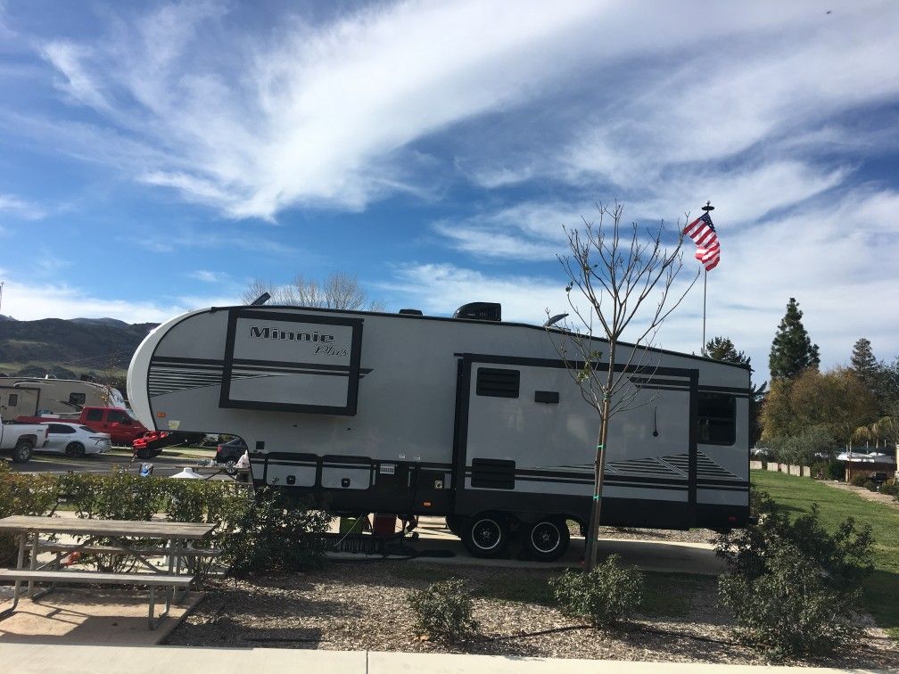 2019 Winnebago Minnie Plus 27RLTS