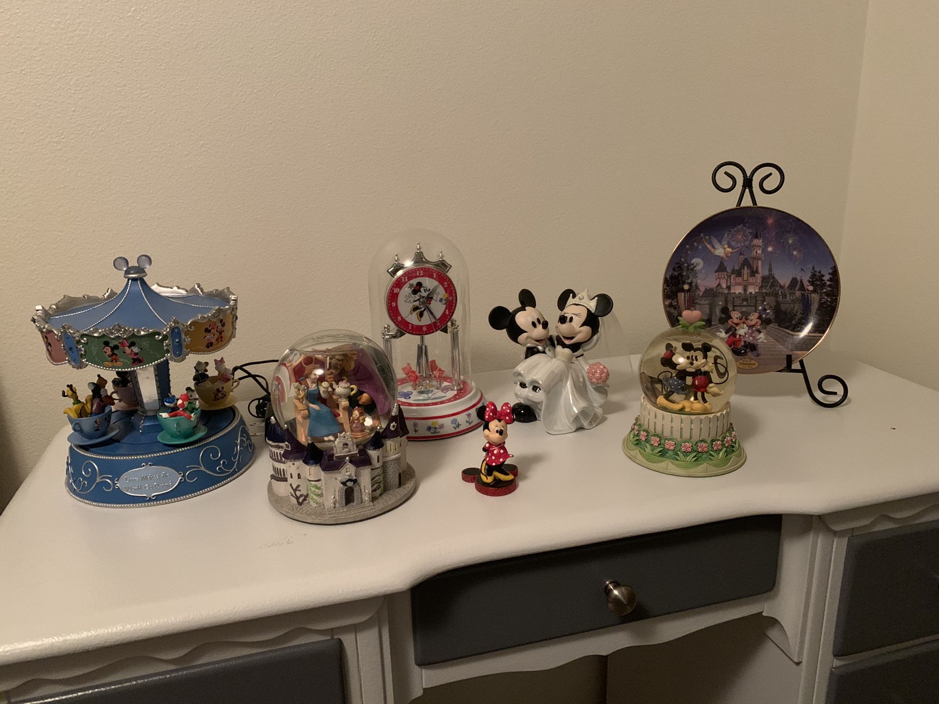 DISNEY Collectibles. Like new condition. 7pc in all.