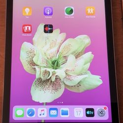 Apple iPad Air 1 W/FREE KEYBOARD