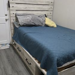 Queens Bed 