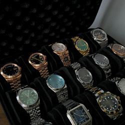 Mens stainless steel watch w/ box and papers