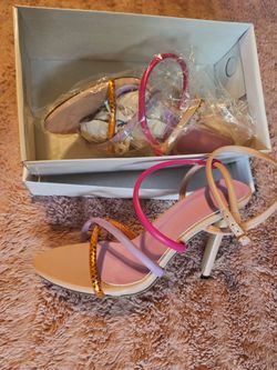 Beautiful sneakers 7.5