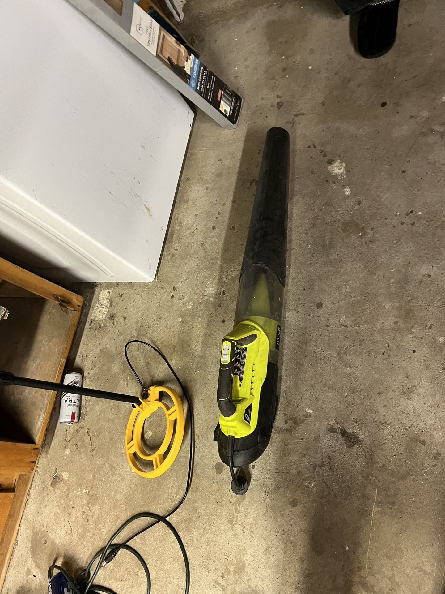Leaf Blower