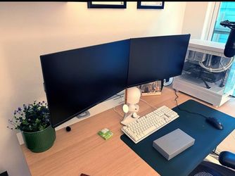 27inch Acer Monitors (two) with Monitor arms