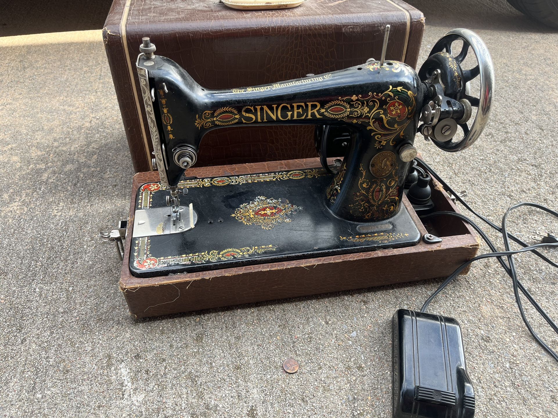 Antique  Singer Sewing Machine 