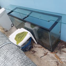 55 GALLON Aquarium 48" X 14" X 21"  MUST sell MOVING HOLDS WATER