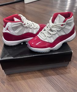 jordan 11 cherrys  size 8