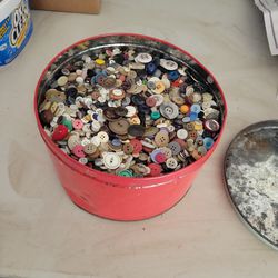 ESTATE TIN OF 20 POUNDS OF VINTAGE  BUTTONS 