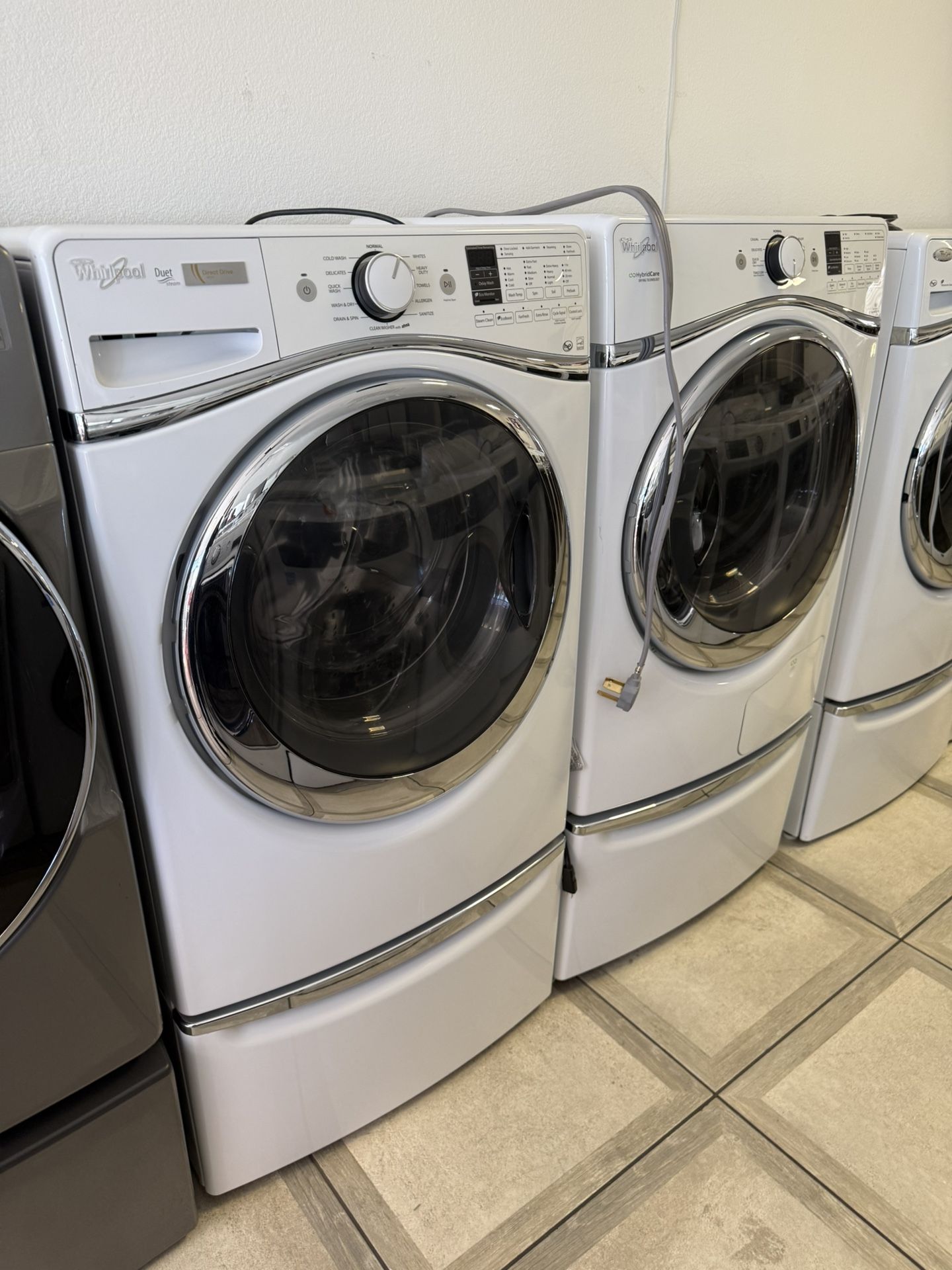 Whirlpool Front Load Washer 4.5 And Electric Dryer Set