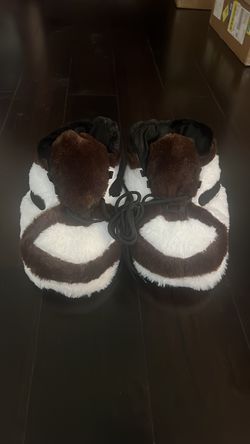 Sneaker cozy slippers