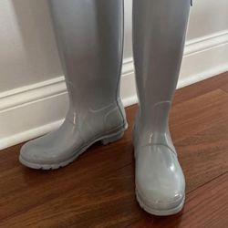 Ladies tall Hunter boots Size 6 Gray.  Used condition 
