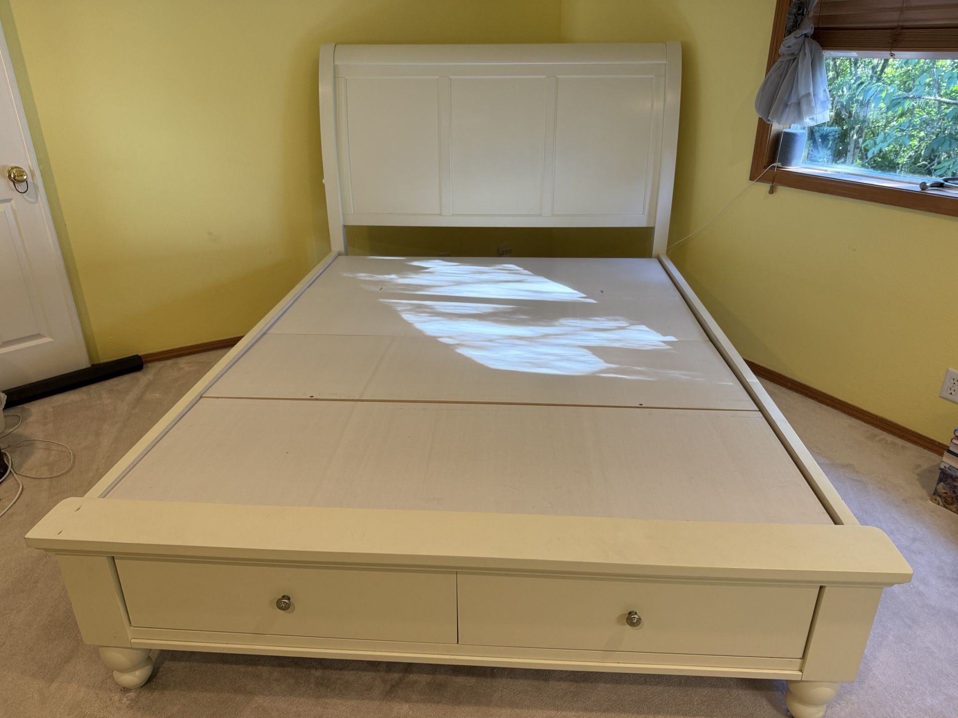 $200 - Must Pick Up TODAY, 7/6 Queen Size Antique White Sleigh Bed