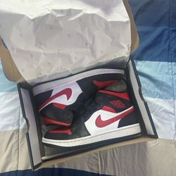 Jordan 1 White, Red, Black.  7.5