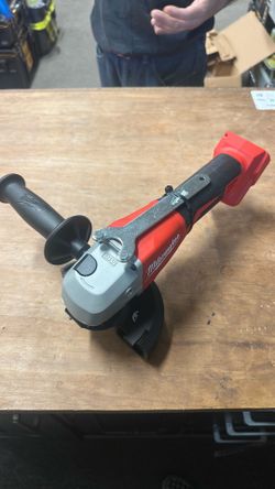 Milwaukee M18 18V Lithium-Ion Brushless Cordless 4-1/2 in./5 in. Grinder w/Paddle Switch (Tool-Only)