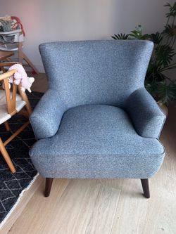 Free side chair