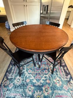 Round dinning table and chairs