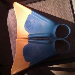 Churchill & Voit duck feet swimfins 