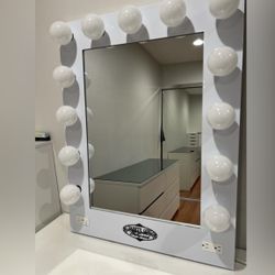 White Vanity Girl Mirror Hollywood