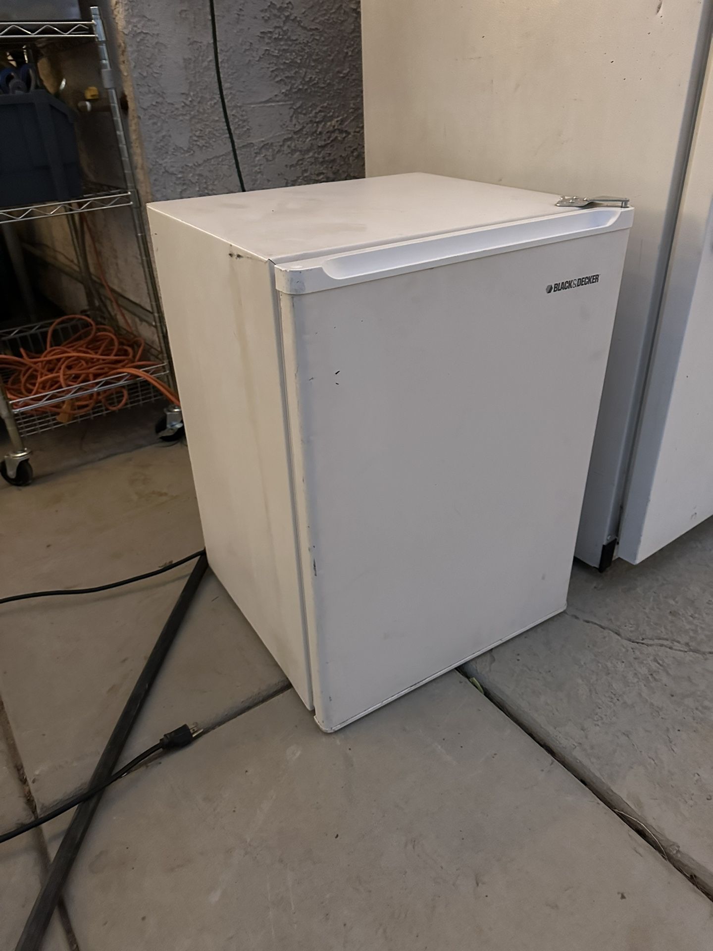 Black & Decker Mini White Fridge 