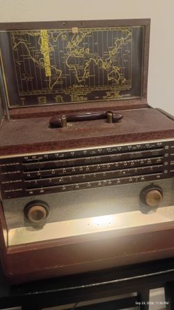 Sears Silvertone 1953 Antique Shortwave + Regular AM\FM + + Radio WORKS PERFECTLY!!!