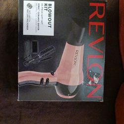 NEW Revlon IONIC CERAMIC DRYER 16 PIECE KIT $40